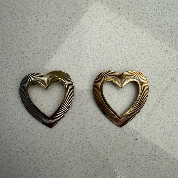 Vintage Heart Brooches Pins Gold Tone Set of Two Valentine's Day - Picture 3 of 7
